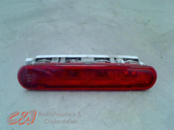 Extra Remlicht midden Opel Combo