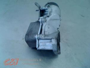 Gebruikte Oliefilterhuis Peugeot Partner Tepee (7A/B/C/D/E/F/G/J/P/S) 1.6 HDI 75 Prijs € 68,25 Margeregeling aangeboden door C&J Bedrijfsauto's & Onderdelen