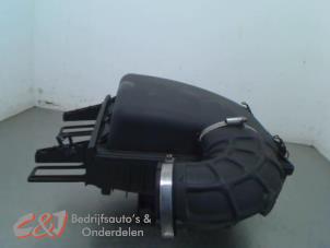 Gebruikte Luchtfilterhuis Renault Master II (FD/HD) 2.2 dCi 16V Prijs € 47,25 Margeregeling aangeboden door C&J Bedrijfsauto's & Onderdelen