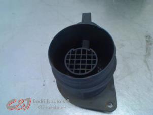 Gebruikte Luchthoeveelheidsmeter Volkswagen Transporter T5 1.9 TDi Prijs € 15,75 Margeregeling aangeboden door C&J Bedrijfsauto's & Onderdelen