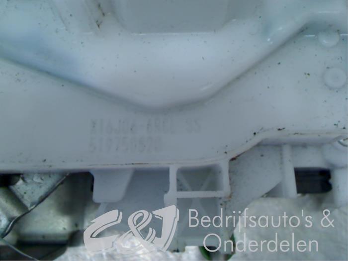 Portierslot Mechaniek 2Deurs links van een Opel Combo 1.3 CDTI 16V 2016