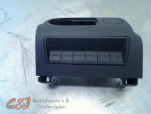 Gebruikte Dashboard deel Opel Combo Cargo 1.5 CDTI 75 Prijs € 31,50 Margeregeling aangeboden door C&J Bedrijfsauto's & Onderdelen