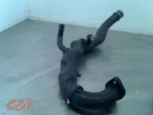 Gebruikte Intercooler Buis Renault Trafic New (FL) 2.0 dCi 16V 90 Prijs € 21,00 Margeregeling aangeboden door C&J Bedrijfsauto's & Onderdelen