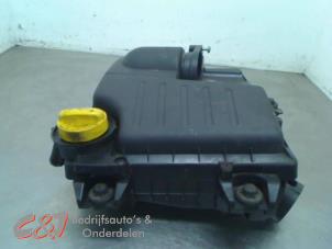 Gebruikte Luchtfilterhuis Renault Trafic New (FL) 2.0 dCi 16V 90 Prijs € 52,50 Margeregeling aangeboden door C&J Bedrijfsauto's & Onderdelen