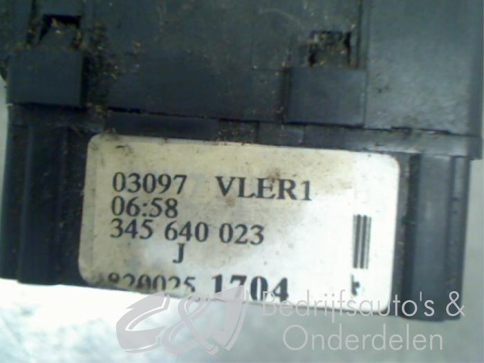 Schakelaar Ruitenwisser van een Opel Movano (4A1; 4A2; 4B2; 4B3; 4C2; 4C3) 2.5 CDTI 16V DPF 2007