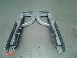 Gebruikte Motorkap Scharnier Citroen Jumpy (G9) 1.6 HDI 16V Prijs € 31,50 Margeregeling aangeboden door C&J Bedrijfsauto's & Onderdelen