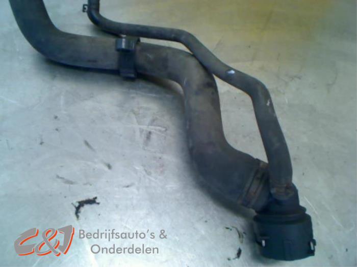 Gebruikte Waterslang aansluiting Volkswagen Caddy III (2KA,2KH,2CA,2CH) 1.6 TDI 16V Prijs € 15,75 Margeregeling aangeboden door C&J Bedrijfsauto's & Onderdelen