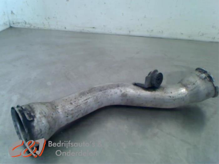 Gebruikte Intercooler Buis Volkswagen Transporter/Caravelle T5 1.9 TDi Prijs € 15,75 Margeregeling aangeboden door C&J Bedrijfsauto's & Onderdelen