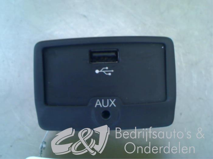 AUX/USB aansluiting Peugeot Boxer
