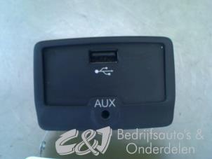 Gebruikte AUX/USB aansluiting Peugeot Boxer (U9) 2.2 HDi 130 Euro 5 Prijs € 31,50 Margeregeling aangeboden door C&J bedrijfsauto's & onderdelen