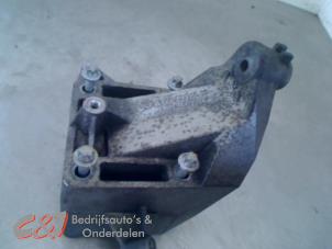 Gebruikte Motorrubber Mercedes Sprinter 3t (906.11/906.21) 211 CDI 16V Prijs € 36,75 Margeregeling aangeboden door C&J Bedrijfsauto's & Onderdelen