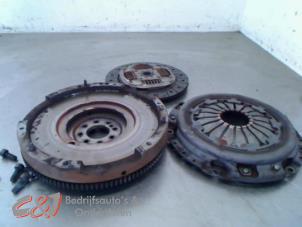 Gebruikte Koppelingsset (compleet) Fiat Doblo Cargo (263) 1.3 D Multijet Prijs € 183,75 Margeregeling aangeboden door C&J Bedrijfsauto's & Onderdelen