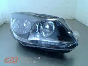 Gebruikte Rechter Koplamp Volkswagen Touran Prijs € 236,25 Margeregeling aangeboden door C&J Bedrijfsauto's & Onderdelen