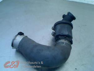 Gebruikte Intercooler Buis Mercedes Vito (639.6) 2.2 110 CDI 16V Euro 5 Prijs € 21,00 Margeregeling aangeboden door C&J Bedrijfsauto's & Onderdelen