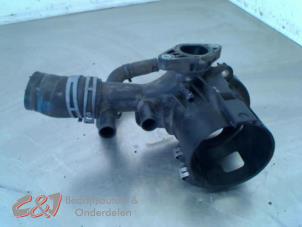 Gebruikte Waterslang aansluiting Mercedes Vito (639.6) 2.2 110 CDI 16V Euro 5 Prijs € 26,25 Margeregeling aangeboden door C&J Bedrijfsauto's & Onderdelen