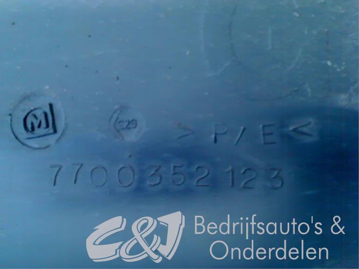 Bumperhoek links-achter van een Opel Movano (4A1; 4A2; 4B2; 4B3; 4C2; 4C3) 2.5 CDTI 16V DPF 2007