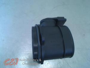 Gebruikte Luchthoeveelheidsmeter Citroen Berlingo 1.6 Hdi 75 16V Phase 1 Prijs € 47,25 Margeregeling aangeboden door C&J Bedrijfsauto's & Onderdelen