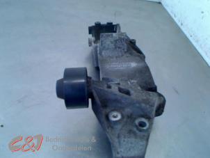 Gebruikte Dynamosteun onder Opel Vivaro 2.0 CDTI Prijs € 31,50 Margeregeling aangeboden door C&J Bedrijfsauto's & Onderdelen