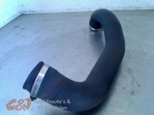 Gebruikte Intercooler Slang Mercedes Sprinter 3t (903) 311 CDI 16V Prijs € 21,00 Margeregeling aangeboden door C&J Bedrijfsauto's & Onderdelen