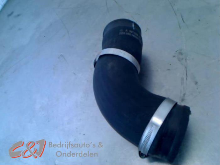 Gebruikte Intercooler Slang Mercedes Sprinter 3t (903) 311 CDI 16V Prijs € 10,50 Margeregeling aangeboden door C&J Bedrijfsauto's & Onderdelen