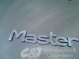 Gebruikte Embleem Renault Master III (JD/ND/PD) 2.5 dCi 16V 115 Prijs € 21,00 Margeregeling aangeboden door C&J bedrijfsauto's & onderdelen