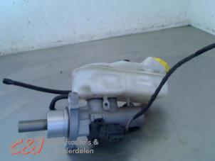 Gebruikte Hoofdremcilinder Volkswagen Transporter T5 2.0 TDI DRF Prijs € 47,25 Margeregeling aangeboden door C&J Bedrijfsauto's & Onderdelen