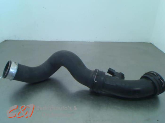 Gebruikte Intercooler Buis Volkswagen Transporter/Caravelle T5 1.9 TDi Prijs € 10,50 Margeregeling aangeboden door C&J Bedrijfsauto's & Onderdelen