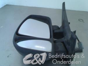 Gebruikte Buitenspiegel links Renault Master III (ED/HD/UD) 2.5 dCi 150 FAP Prijs € 68,25 Margeregeling aangeboden door C&J bedrijfsauto's & onderdelen