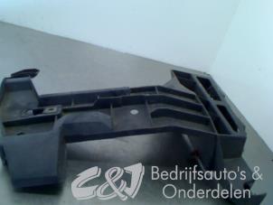 Gebruikte Bumperhoek links-achter Renault Master III (ED/HD/UD) 2.5 dCi 150 FAP Prijs € 26,25 Margeregeling aangeboden door C&J bedrijfsauto's & onderdelen