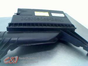 Gebruikte Luchtfilterhuis Mercedes Vito (639.6) 2.2 109 CDI 16V Prijs € 36,75 Margeregeling aangeboden door C&J Bedrijfsauto's & Onderdelen