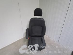 Gebruikte Voorstoel links Renault Trafic (1FL/2FL/3FL/4FL) 1.6 dCi 95 Prijs € 367,50 Margeregeling aangeboden door C&J bedrijfsauto's & onderdelen