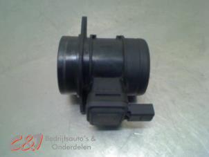 Gebruikte Luchthoeveelheidsmeter Volkswagen Caddy III (2KA,2KH,2CA,2CH) 1.6 TDI 16V Prijs € 26,25 Margeregeling aangeboden door C&J Bedrijfsauto's & Onderdelen
