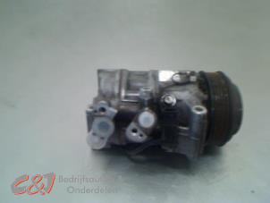 Gebruikte Pomp Airco Mercedes Vito (447.6) 2.2 116 CDI 16V Prijs € 78,75 Margeregeling aangeboden door C&J Bedrijfsauto's & Onderdelen