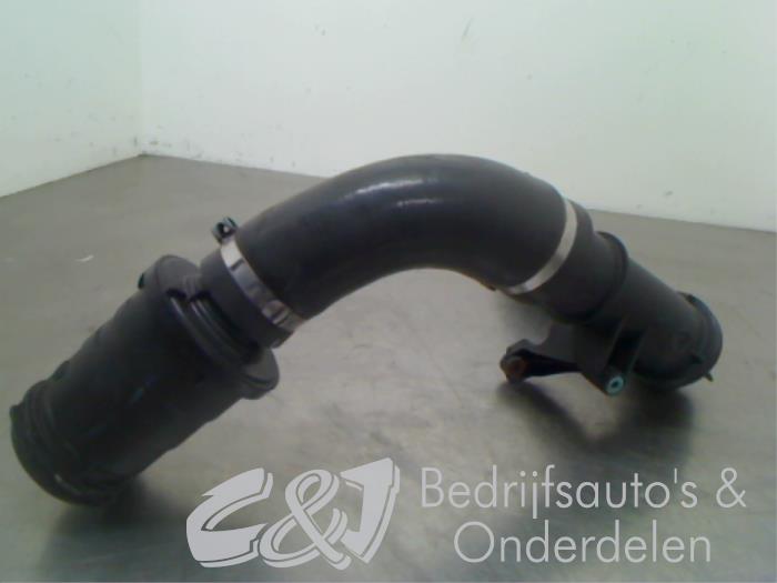 Intercooler Buis van een Opel Vivaro 1.6 CDTI 115 2016