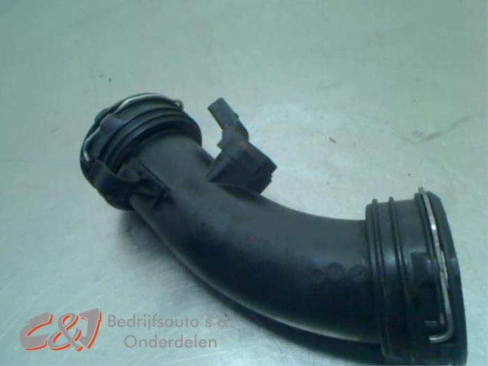 Gebruikte Intercooler Buis Volkswagen Transporter/Caravelle T5 2.5 TDi Prijs € 15,75 Margeregeling aangeboden door C&J Bedrijfsauto's & Onderdelen