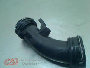 Gebruikte Intercooler Buis Volkswagen Transporter/Caravelle T5 2.5 TDi Prijs € 21,00 Margeregeling aangeboden door C&J Bedrijfsauto's & Onderdelen