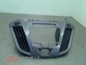 Gebruikte Luchtrooster Dashboard Ford Transit Custom 2.2 TDCi 16V Prijs € 47,25 Margeregeling aangeboden door C&J Bedrijfsauto's & Onderdelen