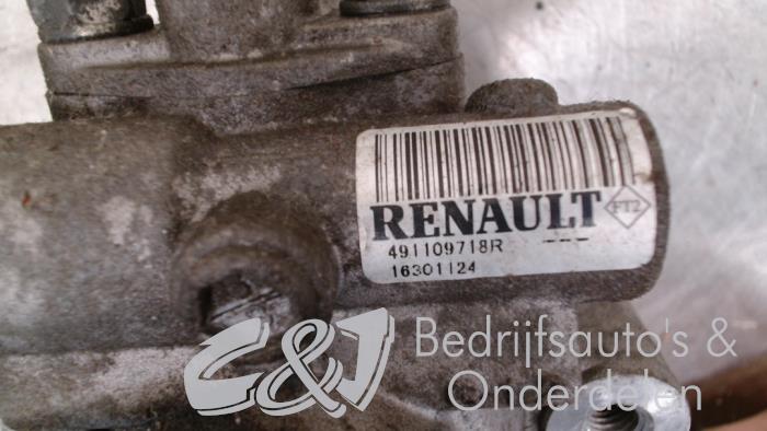 Stuurpomp van een Renault Master IV (FV) 2.3 dCi 100 16V FWD 2012