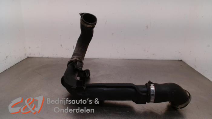 Gebruikte Intercooler Buis Volkswagen Caddy III (2KA,2KH,2CA,2CH) 1.6 TDI 16V Prijs € 15,75 Margeregeling aangeboden door C&J Bedrijfsauto's & Onderdelen