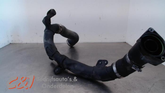 Gebruikte Intercooler Buis Volkswagen Caddy III (2KA,2KH,2CA,2CH) 1.6 TDI 16V Prijs € 15,75 Margeregeling aangeboden door C&J Bedrijfsauto's & Onderdelen