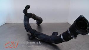 Gebruikte Intercooler Buis Volkswagen Caddy III (2KA,2KH,2CA,2CH) 1.6 TDI 16V Prijs € 21,00 Margeregeling aangeboden door C&J Bedrijfsauto's & Onderdelen