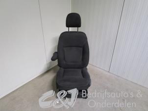 Gebruikte Voorstoel links Renault Trafic Passenger (1JL/2JL/3JL/4JL) 1.6 dCi 95 Prijs € 393,75 Margeregeling aangeboden door C&J bedrijfsauto's & onderdelen