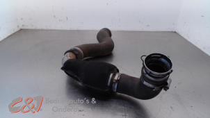Gebruikte Intercooler Slang Opel Vivaro 2.5 CDTI 16V Prijs € 42,00 Margeregeling aangeboden door C&J Bedrijfsauto's & Onderdelen