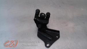 Gebruikte Schuifdeurrol rechts Ford Transit 2.2 TDCi 16V Prijs € 15,75 Margeregeling aangeboden door C&J Bedrijfsauto's & Onderdelen