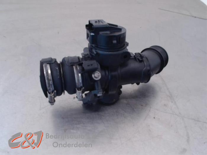 Gebruikte Gasklephuis Peugeot Partner (GC/GF/GG/GJ/GK) 1.6 HDI 75 16V Prijs € 15,75 Margeregeling aangeboden door C&J Bedrijfsauto's & Onderdelen