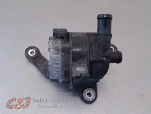 Gebruikte Extra waterpomp Volkswagen Crafter (SY) 2.0 TDI Prijs € 52,50 Margeregeling aangeboden door C&J Bedrijfsauto's & Onderdelen