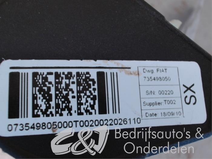 Veiligheidsgordel links-voor van een Fiat Doblo (263) 1.3 D Multijet 2011