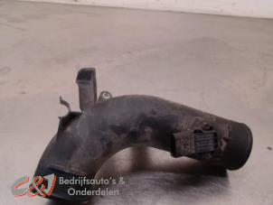 Gebruikte Intercooler Buis Volkswagen Crafter 2.0 TDI 16V Prijs € 21,00 Margeregeling aangeboden door C&J Bedrijfsauto's & Onderdelen