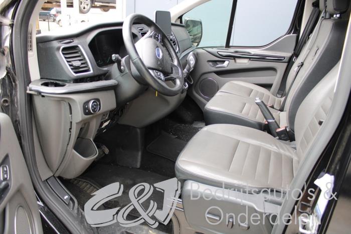 Interieur Bekledingsset van een Ford Tourneo Custom 2.0 TDCi 16V Eco Blue 130 2020