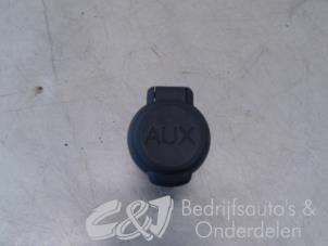 Gebruikte AUX/USB aansluiting Peugeot Partner (GC/GF/GG/GJ/GK) 1.6 HDI, BlueHDI 75 Prijs € 21,00 Margeregeling aangeboden door C&J bedrijfsauto's & onderdelen